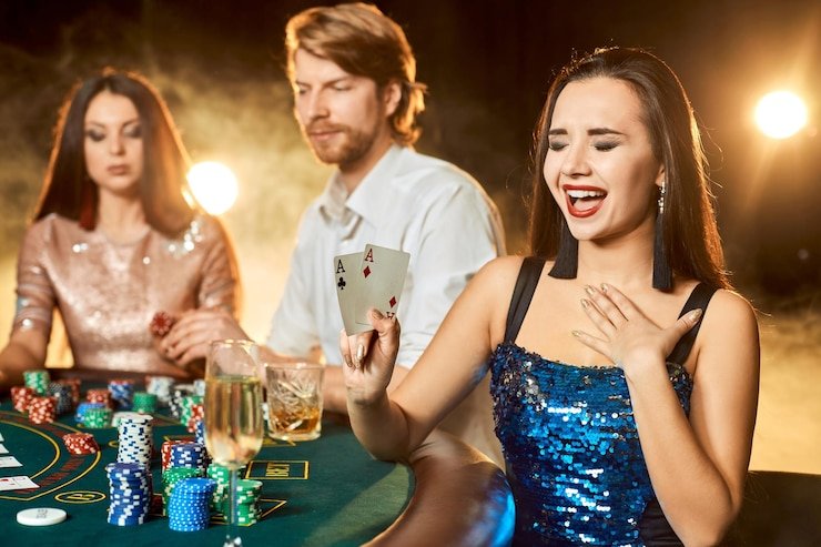 Antarmuka aplikasi mobile halo88 menampilkan live dealer casino dan pilihan permainan